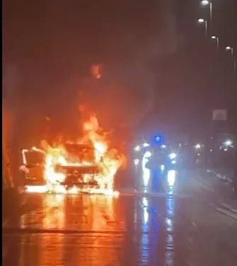 CASTEL SAN GIORGIO – AUTO IN FIAMME