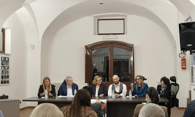 CASTEL SAN GIORGIO – PRESENTAZIONE LIBRO LUCIO ACCARINO A VILLA CALVANESE